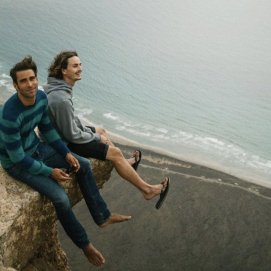 El modelo Jon Kortajarena en Lanzaroto junto a un amigo