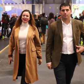 La presidenta del Cabildo de Lanzarote, María Dolores Corujo, y el consejero delegado de los Centros de Arte, Cultura y Turismo, Benjamín Perdomo.