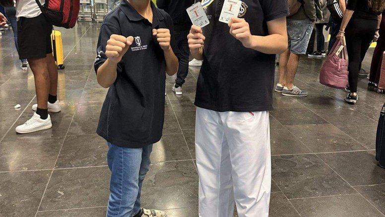 Los dos participantes del club Karate Poliarrecife