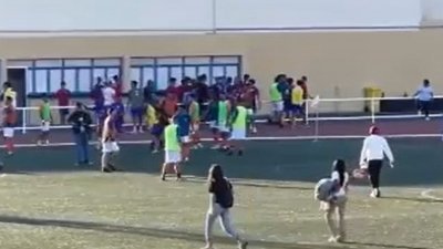 Pelea en el campo de fútbol