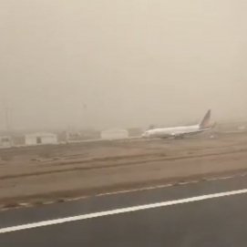 Calima en el aeropuerto de Lanzarote (Vídeo: Joaquín Marquinez)