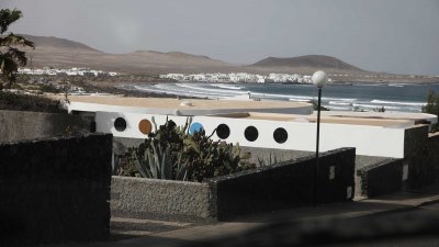Obras en un bungalow en la calle Chirimoya en Caleta de Famara. Foto: José Luis Carrasco.