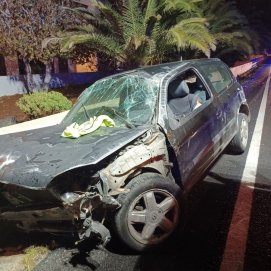 Herido tras chocar con la mediana en Tías