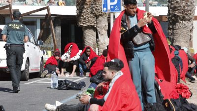 Migrantes llegados este martes a Playa de Los Charcos 