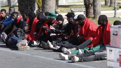 Migrantes llegados este martes a Playa de Los Charcos 