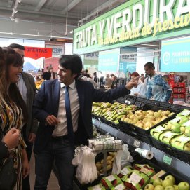 Marcos Bergaz, en representación del Cabildo, visita las nuevas instalaciones de ALDI en Arrecife (Foto: José Luis Carrasco)