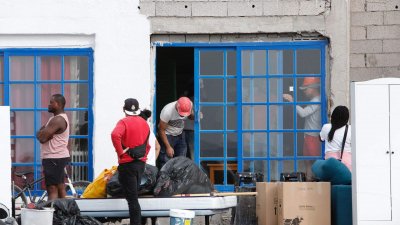 Desalojo de un centenar de familias en Playa Blanca. Foto: José Luis Carrasco.