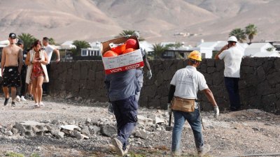 Desalojo de un centenar de familias en Playa Blanca. Foto: José Luis Carrasco.