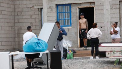 Desalojo de un centenar de familias en Playa Blanca. Foto: José Luis Carrasco.