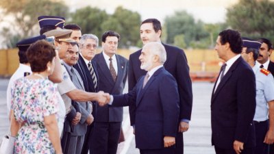 Llegada del ex Rey Huséin de Jordania al Aeropuerto (Foto: José Luis Carrasco)