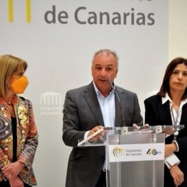 Luis Campos en el Parlamento de Canarias