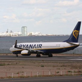 Avión de la aerolínea Ryanair en Lanzarote