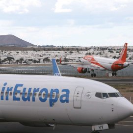 Avión de Air Europa en la pista de despegue del aeropuerto de Lanzarote