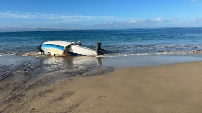 El velero encallado en Papagayo