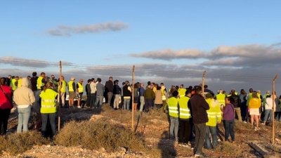 Manifestación de los vecinos y de políticos en Güime