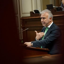 El presidente del Gobierno de Canarias, Ángel Victor Torres, este martes en el Parlamento