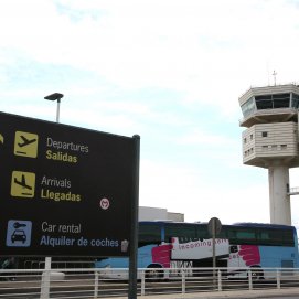 Torre de control del aeropuerto de Lanzarote. Foto: José Luis Carrasco.