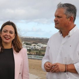La presidenta del Cabildo, María Dolores Corujo, y el consejero de Obras Públicas, Alfredo Mendoza