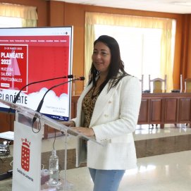 La consejera de Educación del Cabildo de Lanzarote, Myriam Barros, durante la presentación de las jornadas de formación