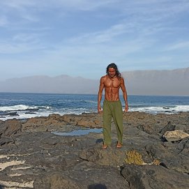 Camilo Cortes, el indígena que viaja por el mundo para combatir el racismo y proteger el medio ambiente