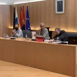 Jose Juan Cruz y su equipo en la sesión plenaria durante la aprobación de los trámites del Plan General de Ordenación