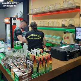 La Guardia Civil desarticula un punto de venta de droga en una asociación cannábica en Lanzarote
