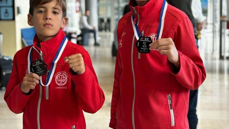 Los dos ganadores del club kárate Poliarrecife