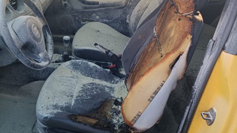 El coche quemado en Arrecife