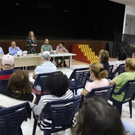 Reunión con los vecinos de las viviendas de Valterra