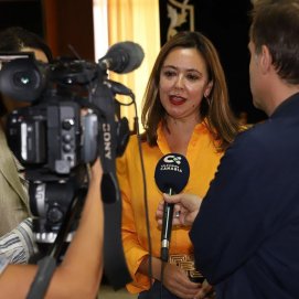 María Dolores Corujo anunciando el acuerdo de cesión