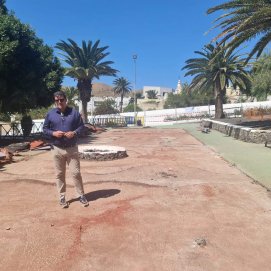 El alcalde de San Bartolomé, Isidro Pérez, en el parque Félix Rodríguez de la Fuente