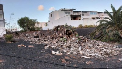 La basura y residuos acumulados en Costa Teguise