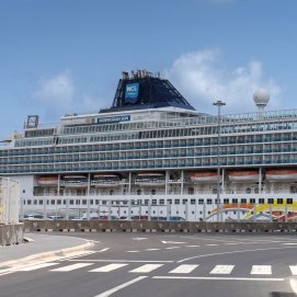 Un crucero noruego atracado en el Puerto de Arrecife en la pasada Semana Santa (Foto: Andrea Domínguez).