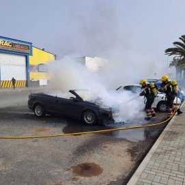 Incendio de un coche en Arrecife