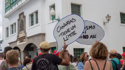 Manifestación del 20 de abril contra la masificación turística en Lanzarote. Foto: Andrea Domínguez.