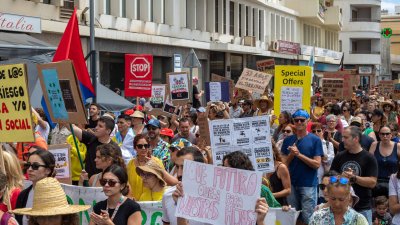 Manifestación del 20 de abril contra la masificación turística en Lanzarote. Foto: Andrea Domínguez.