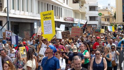 Manifestación del 20 de abril contra la masificación turística en Lanzarote. Foto: Andrea Domínguez.