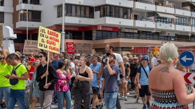 Manifestación del 20 de abril contra la masificación turística en Lanzarote. Foto: Andrea Domínguez.