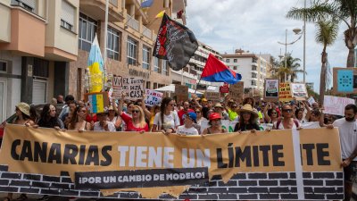 Manifestación del 20 de abril contra la masificación turística en Lanzarote. Foto: Andrea Domínguez.