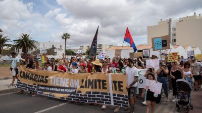 Manifestación del 20 de abril contra la masificación turística en Lanzarote. Foto: Andrea Domínguez.