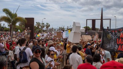 Manifestación del 20 de abril contra la masificación turística en Lanzarote. Foto: Andrea Domínguez.