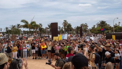 Manifestación del 20 de abril contra la masificación turística en Lanzarote. Foto: Andrea Domínguez.
