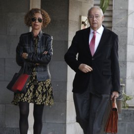 La exalcaldesa de Arrecife Isabel Déniz, a su salida del juzgado