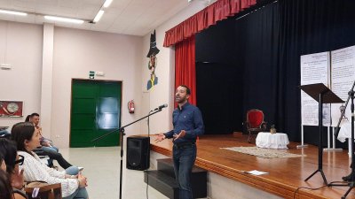 Acto de entrega de la placa conmemorativa a Francisco José Navarro