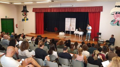 Acto de entrega de la placa conmemorativa a Francisco José Navarro
