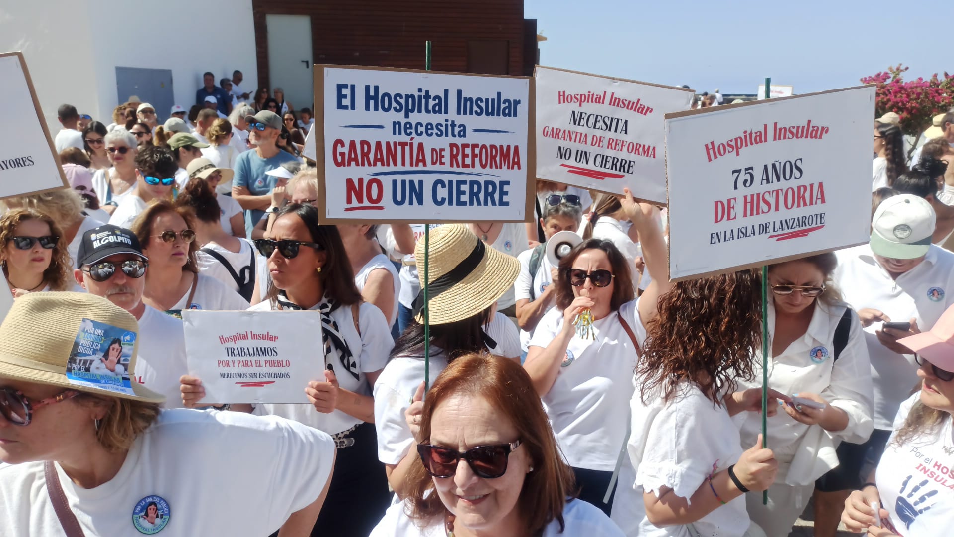 Manifestación por el Hospital Insular (Fotos: Juan Mateos) Manifestación por el Hospital Insular (Fotos: Juan Mateos)