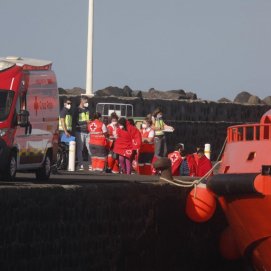 Llegada de patera al muelle Comercial (Foto: José Luis Carrasco)