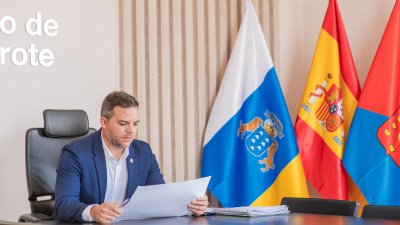 El vicepresidente del Cabildo de Lanzarote, Jacobo Medina, en su despacho
