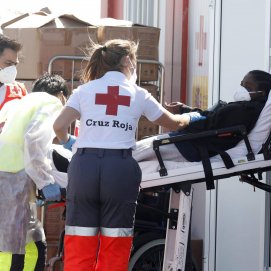 Una de las personas rescatadas por Salvamento Marítimo el pasado miércoles 19 de abril (Foto: José Luis Carrasco)