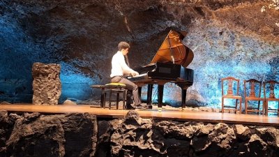 Alumnado de El Salvador ofrece un concierto en la Cueva de Los Verdes